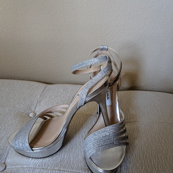 Glittery silver heels - Picture 4 of 5